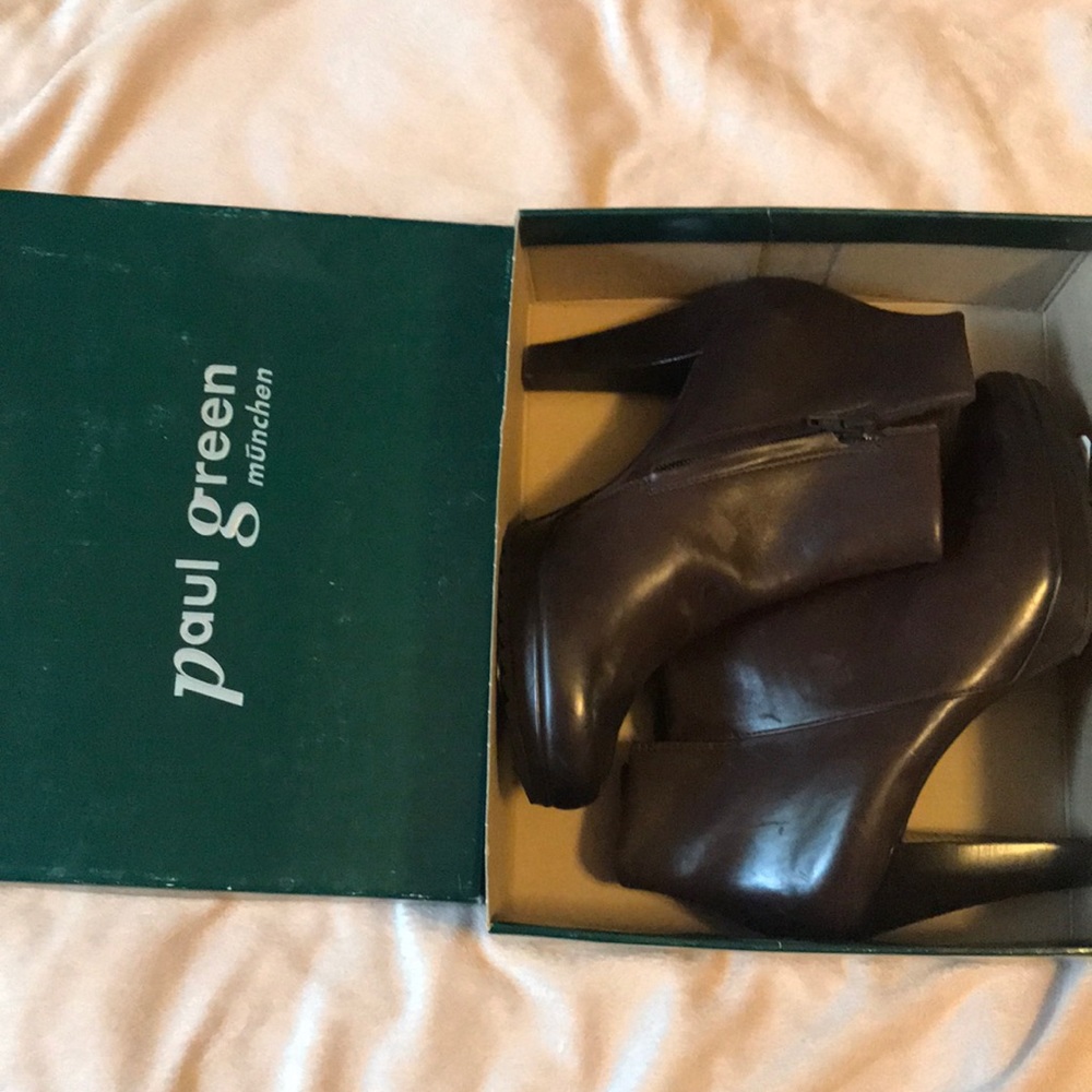 NWT Paul Green Ankle Boots